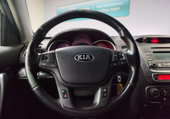 Подержанный автомобиль Kia Sorento 2017 года (15 фото)