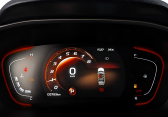 Подержанный автомобиль Geely Coolray 2022 года (16 фото)