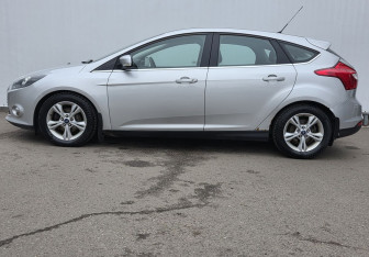 Подержанный автомобиль Ford Focus Hatchback 2012 года (8 фото)