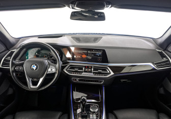 Подержанный автомобиль BMW X5 2019 года (14 фото)