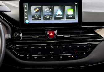 Подержанный автомобиль Москвич 3е 2023 года (15 фото)