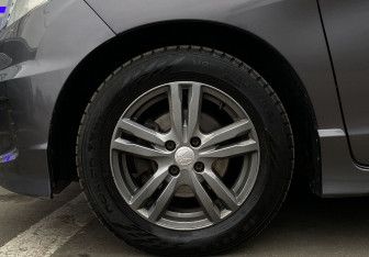 Подержанный автомобиль Honda Freed 2013 года (9 фото)