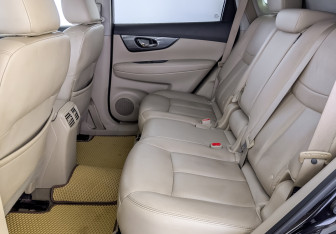Подержанный автомобиль Nissan X-Trail 2016 года (12 фото)