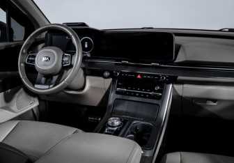 Подержанный автомобиль Kia Carnival 2020 года (12 фото)
