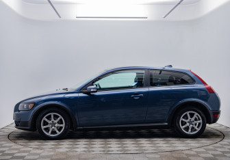 Подержанный автомобиль Volvo C30 2009 года (8 фото)