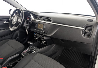 Подержанный автомобиль Kia Rio Hatchback 2021 года (12 фото)