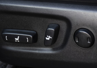 Подержанный автомобиль Toyota Land Cruiser Prado 2011 года (21 фото)