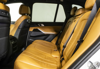 Подержанный автомобиль BMW X5 2019 года (16 фото)