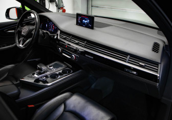 Подержанный автомобиль Audi Q7 2017 года (29 фото)