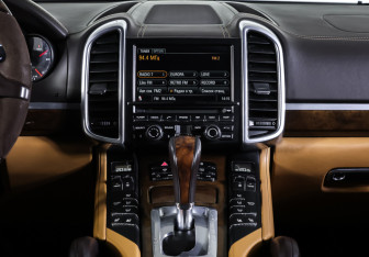 Подержанный автомобиль Porsche Cayenne 2012 года (14 фото)