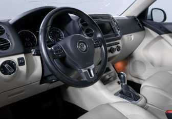 Подержанный автомобиль Volkswagen Tiguan 2015 года (14 фото)