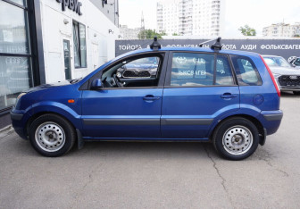 Подержанный автомобиль Ford Fusion 2008 года (8 фото)