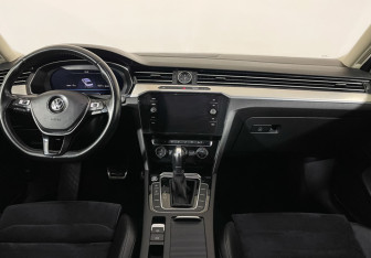 Подержанный автомобиль Volkswagen Passat Sedan 2019 года (12 фото)