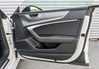 Подержанный автомобиль Audi A7 2021 года (25 фото)