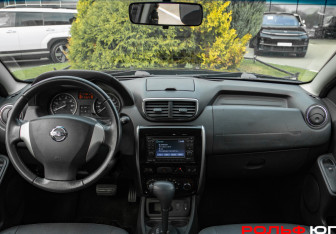 Подержанный автомобиль Nissan Terrano 2014 года (10 фото)