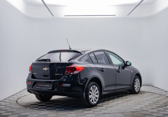 Подержанный автомобиль Chevrolet Cruze Hatchback 2012 года (5 фото)
