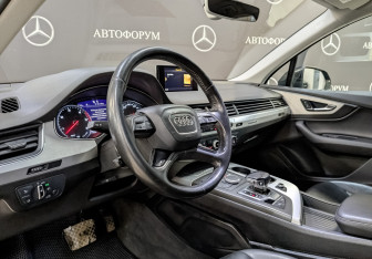Подержанный автомобиль Audi Q7 2016 года (15 фото)