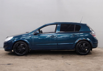 Подержанный автомобиль Opel Astra Hatchback 2007 года (4 фото)