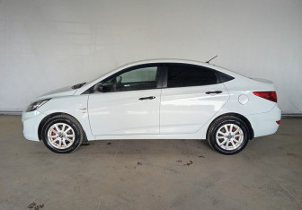 Подержанный автомобиль Hyundai Solaris Sedan 2014 года (7 фото)