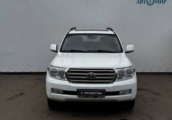 Подержанный автомобиль Toyota Land Cruiser Suv 2011 года (2 фото)