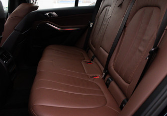 Подержанный автомобиль BMW X5 2021 года (10 фото)