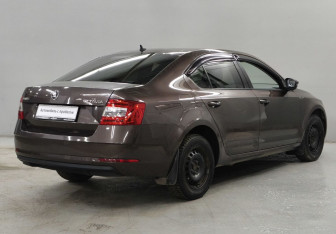 Подержанный автомобиль Skoda Octavia Liftback 2017 года (5 фото)