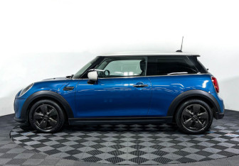 Подержанный автомобиль MINI Hatch 2021 года (8 фото)