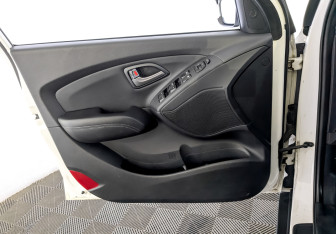Подержанный автомобиль Hyundai ix35 2014 года (19 фото)