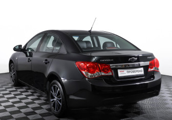 Подержанный автомобиль Chevrolet Cruze Sedan 2012 года (7 фото)