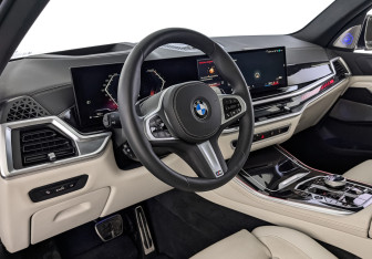 Подержанный автомобиль BMW X5 M 2025 года (15 фото)