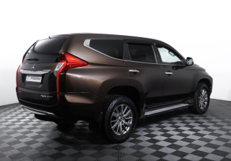 Подержанный автомобиль Mitsubishi Pajero Sport 2018 года (5 фото)