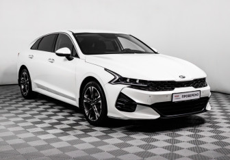 Подержанный автомобиль Kia K5 2021 года (3 фото)