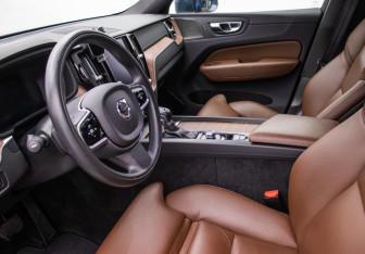 Подержанный автомобиль Volvo XC60 2020 года (10 фото)
