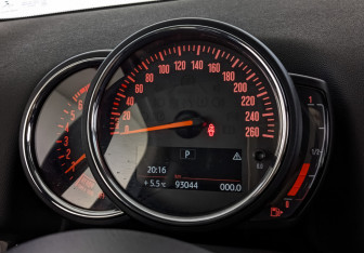 Подержанный автомобиль MINI Countryman 2018 года (16 фото)