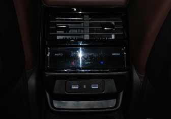 Подержанный автомобиль Geely Monjaro 2023 года (17 фото)