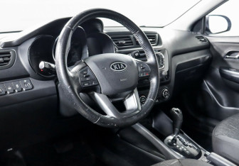 Подержанный автомобиль Kia Rio Hatchback 2012 года (10 фото)