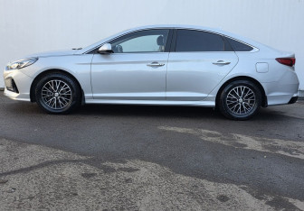 Подержанный автомобиль Hyundai Sonata 2019 года (8 фото)