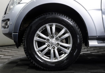 Подержанный автомобиль Mitsubishi Pajero 2015 года (24 фото)