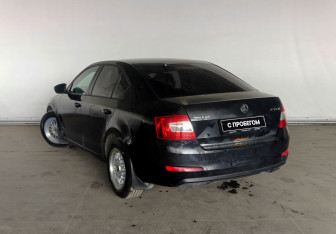 Подержанный автомобиль Skoda Octavia Liftback 2014 года (7 фото)