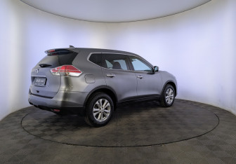 Подержанный автомобиль Nissan X-Trail 2017 года (5 фото)