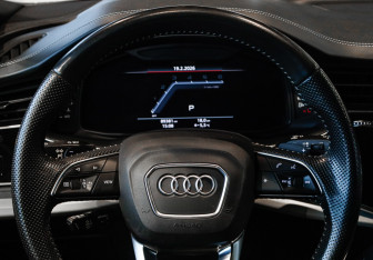 Подержанный автомобиль Audi Q8 2019 года (27 фото)