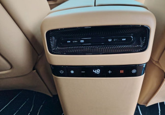 Подержанный автомобиль Voyah Dream 2024 года (21 фото)