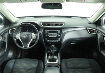 Подержанный автомобиль Nissan X-Trail 2015 года (12 фото)