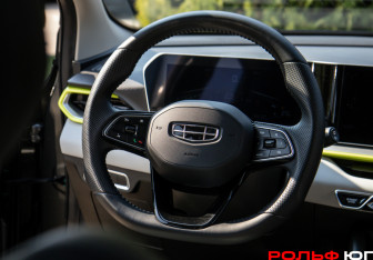 Подержанный автомобиль Geely Coolray 2023 года (12 фото)