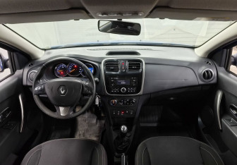 Подержанный автомобиль Renault Sandero 2016 года (11 фото)