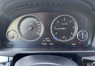 Подержанный автомобиль BMW X5 2017 года (24 фото)