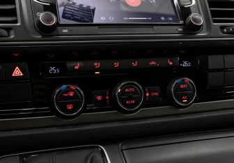 Подержанный автомобиль Volkswagen Caravelle 2019 года (19 фото)