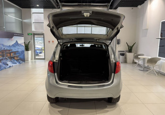 Подержанный автомобиль Opel Meriva 2012 года (9 фото)