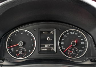 Подержанный автомобиль Volkswagen Tiguan 2015 года (13 фото)