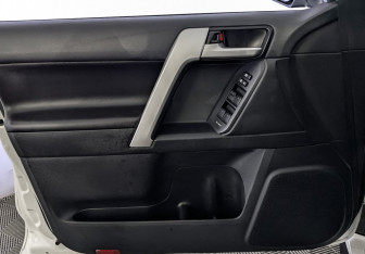 Подержанный автомобиль Toyota Land Cruiser Prado 2021 года (19 фото)